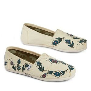 NWT TOMS PEACOCK  SIZE 8 PRICE FIRM!!!